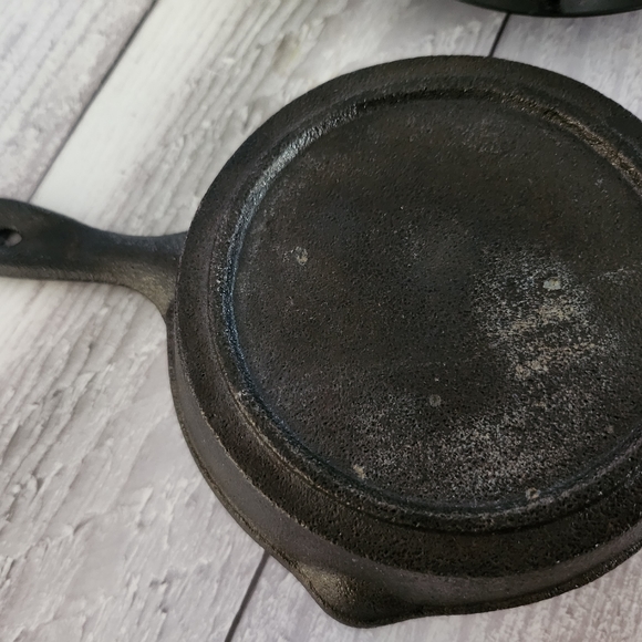 Mini cast iron skillet wax melter + melts - Picture 4 of 5